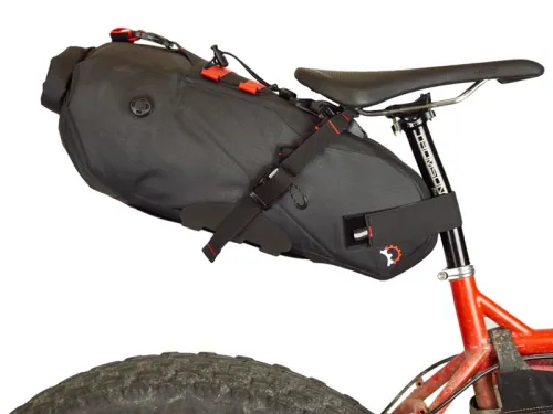 Revelate Designs Spinelock 10L seat bag installed